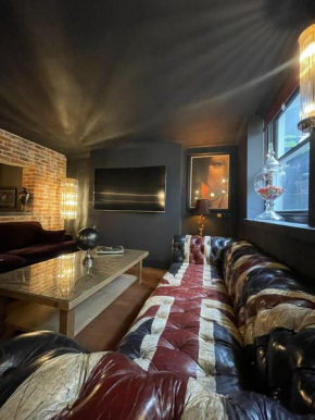 The 21 Luxury Seaside Apartment